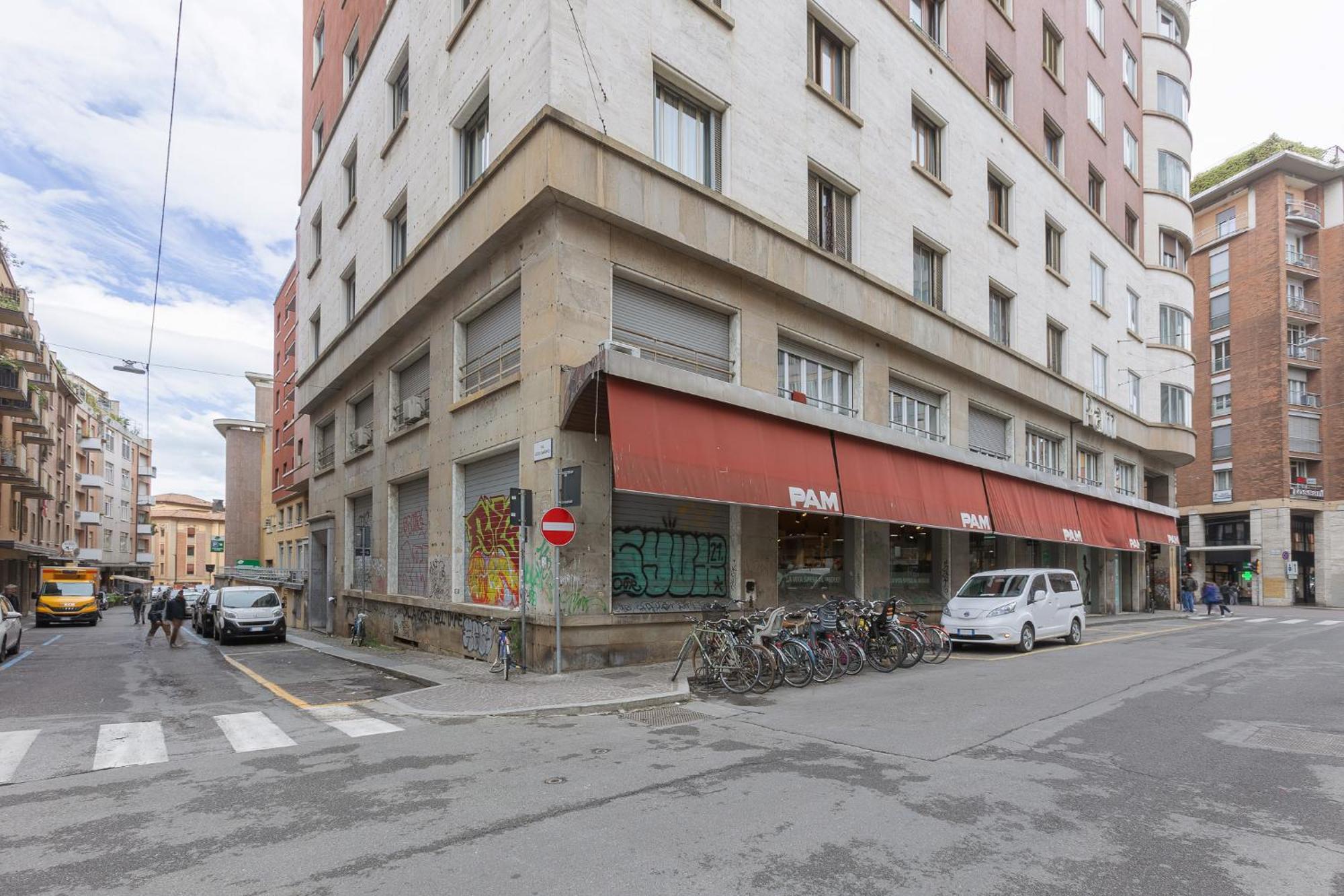 Matinum Central & Spacious Apartment ボローニャ エクステリア 写真